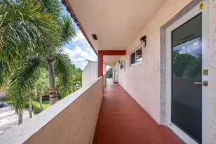 9811 N Hollybrook Lake Dr, Pembroke Pines, FL 33025 - Photo 24