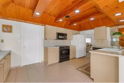 1774 NW 39th Pl, Oakland Park, FL 33309 - Photo 12