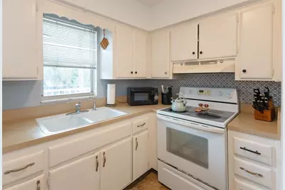 677  Royal Palm Blvd, Unit #8, Vero Beach, FL 32960 - Photo 14