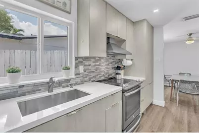 1121 N 66th Ter, Hollywood, FL 33024 - Photo 14