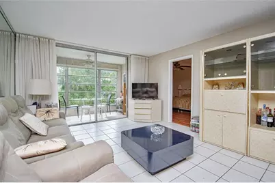 9460  Sunrise Lakes Blvd, Unit #202, Sunrise, FL 33322 - Photo 4