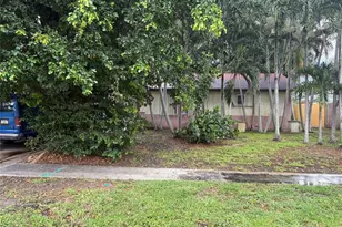 2109 Pinehurst Dr, West Palm Beach, FL 33407 - Photo 2