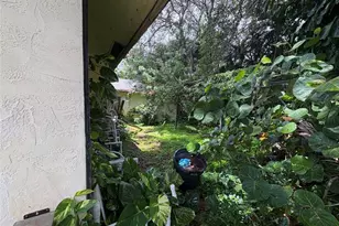 2109 Pinehurst Dr, West Palm Beach, FL 33407 - Photo 12