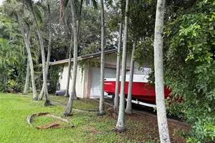 2109 Pinehurst Dr, West Palm Beach, FL 33407 - Photo 4