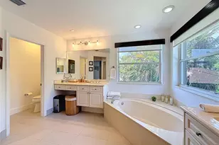 1673 Victoria Pointe Cir, Weston, FL 33327 - Photo 60