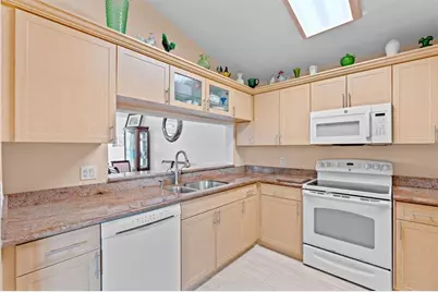 8486  Heather Pl, Boynton Beach, FL 33472 - Photo 8