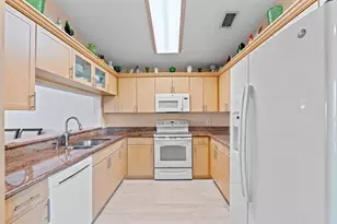 8486 Heather Pl, Boynton Beach, FL 33472 - Photo 6