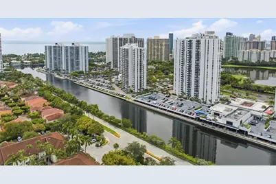 3675 N Country Club Dr, Unit #602, Aventura, FL 33180 - Photo 32