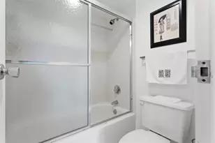 3675 N Country Club Dr, Aventura, FL 33180 - Photo 14