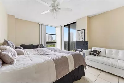 3675 N Country Club Dr, Unit #602, Aventura, FL 33180 - Photo 16