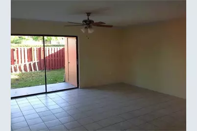 10527 NW 8th St, Unit #10527, Pembroke Pines, FL 33026 - Photo 4