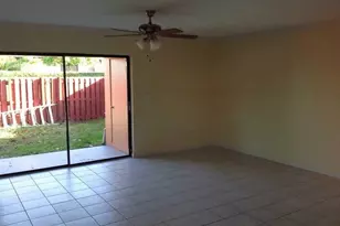 10527 NW 8th St, Pembroke Pines, FL 33026 - Photo 4