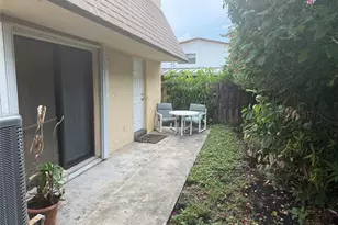347 Elm St, Hollywood, FL 33019 - Photo 2