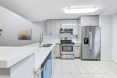 214  City View Dr, Unit #214, Fort Lauderdale, FL 33311 - Photo 4