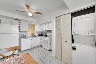 7620 NW 18th St, Unit #403, Margate, FL 33063 - Photo 8