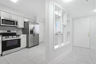 2200 S Cypress Bend Dr, Pompano Beach, FL 33069 - Photo 4