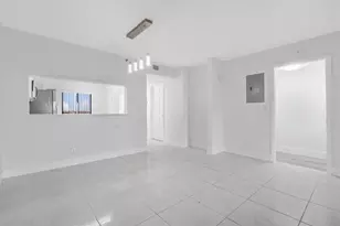 2200 S Cypress Bend Dr, Pompano Beach, FL 33069 - Photo 20