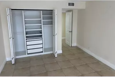 800  Parkview Dr, Unit #714, Hallandale Beach, FL 33009 - Photo 10