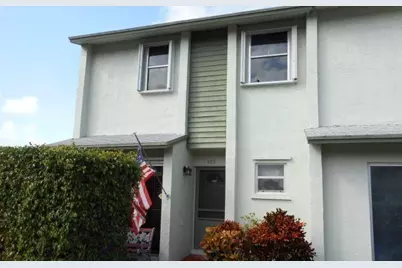 809  Crystal Lake Dr, Unit #809, Deerfield Beach, FL 33064 - Photo 2