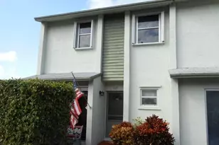 809 Crystal Lake Dr, Deerfield Beach, FL 33064 - Photo 2