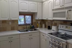 9300 N Hollybrook Lake Dr, Pembroke Pines, FL 33025 - Photo 4