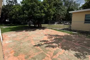 113 SE 4th St, Hallandale Beach, FL 33009 - Photo 14