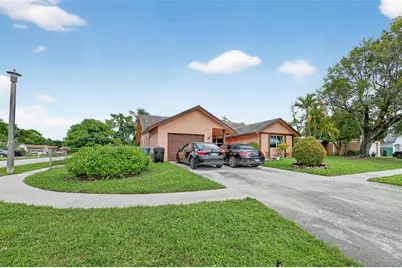 7527 SW 7th Pl, North Lauderdale, FL 33068 - Photo 1