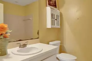 251 W Hemingway Cir, Margate, FL 33063 - Photo 18