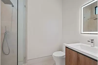 2405  Castilla Isle, Fort Lauderdale, FL 33301 - Photo 32