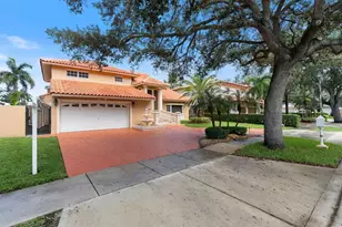 8235 NW 164th St, Miami Lakes, FL 33016 - Photo 2
