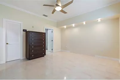 8235 NW 164th St, Miami Lakes, FL 33016 - Photo 12
