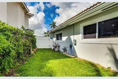 361 SE 9th Ct, Pompano Beach, FL 33060 - Photo 30