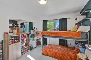 220 NE 165th St, Miami, FL 33162 - Photo 16