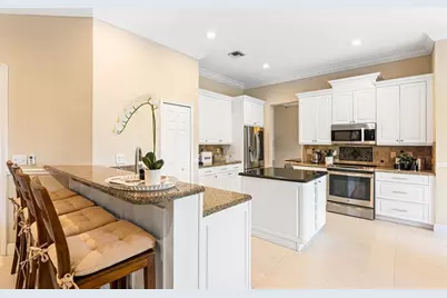 2527  Montclaire Cir, Weston, FL 33327 - Photo 12