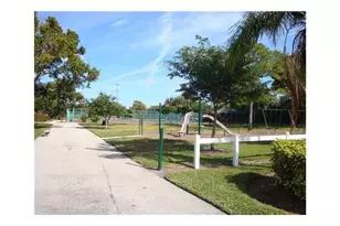 2059 SW 15th St, Deerfield Beach, FL 33442 - Photo 16