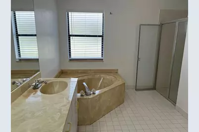 371  Mohawk Ln, Boca Raton, FL 33487 - Photo 8