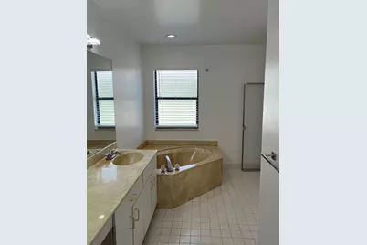 371  Mohawk Ln, Boca Raton, FL 33487 - Photo 12