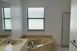 371 Mohawk Ln, Boca Raton, FL 33487 - Photo 12