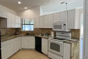 371 Mohawk Ln, Boca Raton, FL 33487 - Photo 6