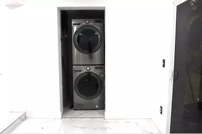 3075 NW 68th St, Miami, FL 33147 - Photo 12