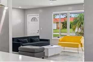 4811 Hayes St, Hollywood, FL 33021 - Photo 2