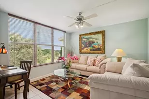 3900 Oaks Clubhouse Dr, Pompano Beach, FL 33069 - Photo 10