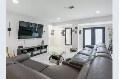 2051 NW 93rd Ln, Sunrise, FL 33322 - Photo 4