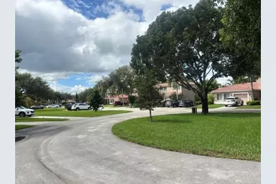 1654 SW 109th Ter, Davie, FL 33324 - Photo 20