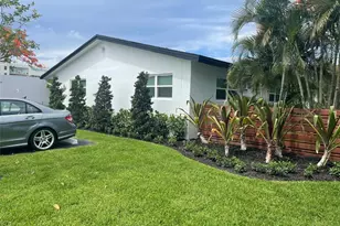704 NE 23rd Dr, Wilton Manors, FL 33305 - Photo 2