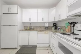 100 Lakeview Dr, Weston, FL 33326 - Photo 12