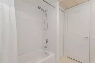 100 Lakeview Dr, Weston, FL 33326 - Photo 20