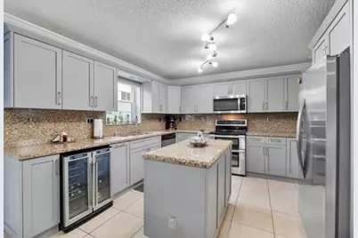 18811 NW 80th Ave, Hialeah, FL 33015 - Photo 26