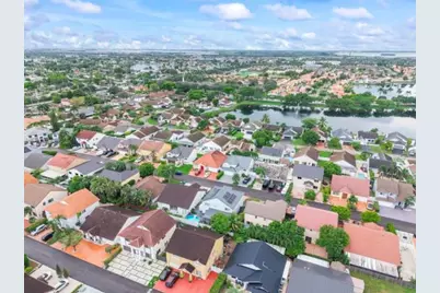 18811 NW 80th Ave, Hialeah, FL 33015 - Photo 12