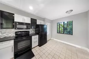 2202 S Cypress Bend Dr, Pompano Beach, FL 33069 - Photo 2